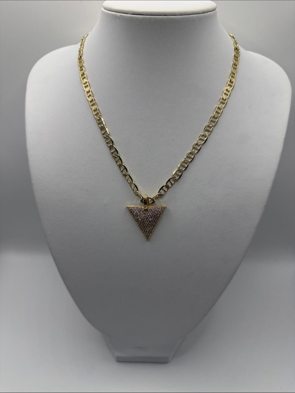 066. Gold Triangle & Crystal Pendant Chain Necklace 17”